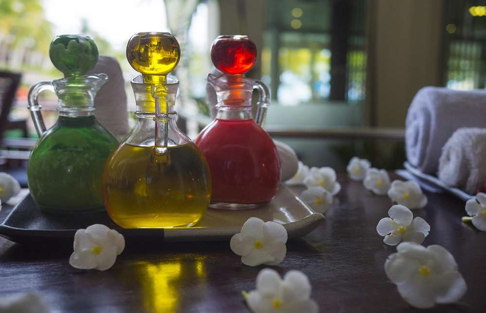client is taking soothing aroma oil massage in Faisalabad massage center